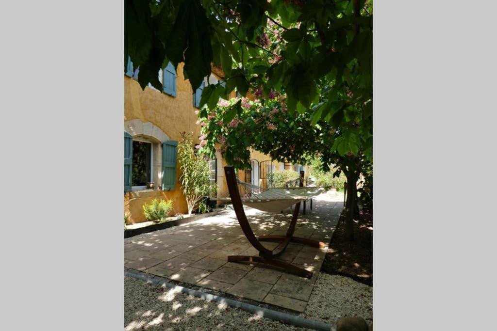Belle Longere Au Calme - L'Auguste Maison D'Hotes Valensole Exterior photo
